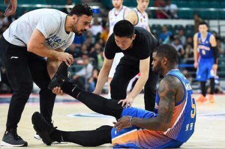 给巅峰科比配14个CBA总冠军级别的队友,在N