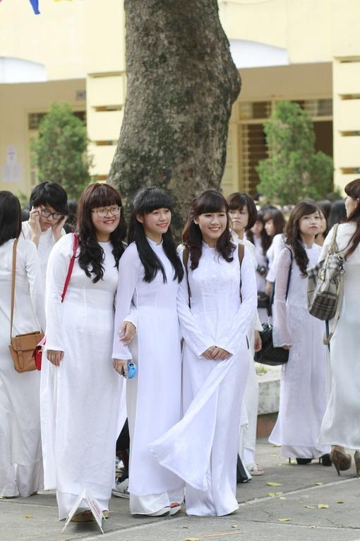 赏白衣奥黛:越南女学生美丽纯洁的校服|旗袍表妹,别样风情 - 知乎