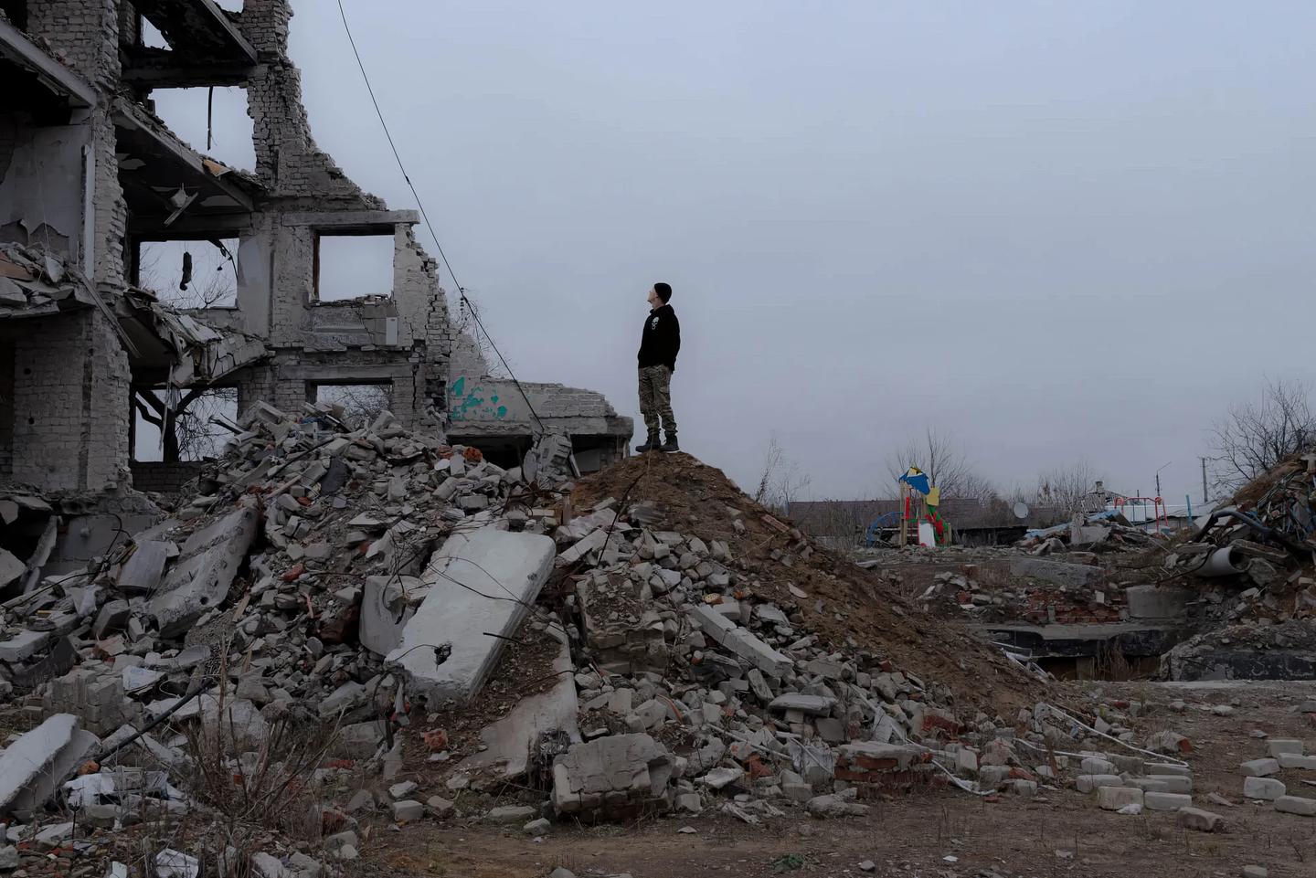 伊久姆一栋多层住宅楼被毁