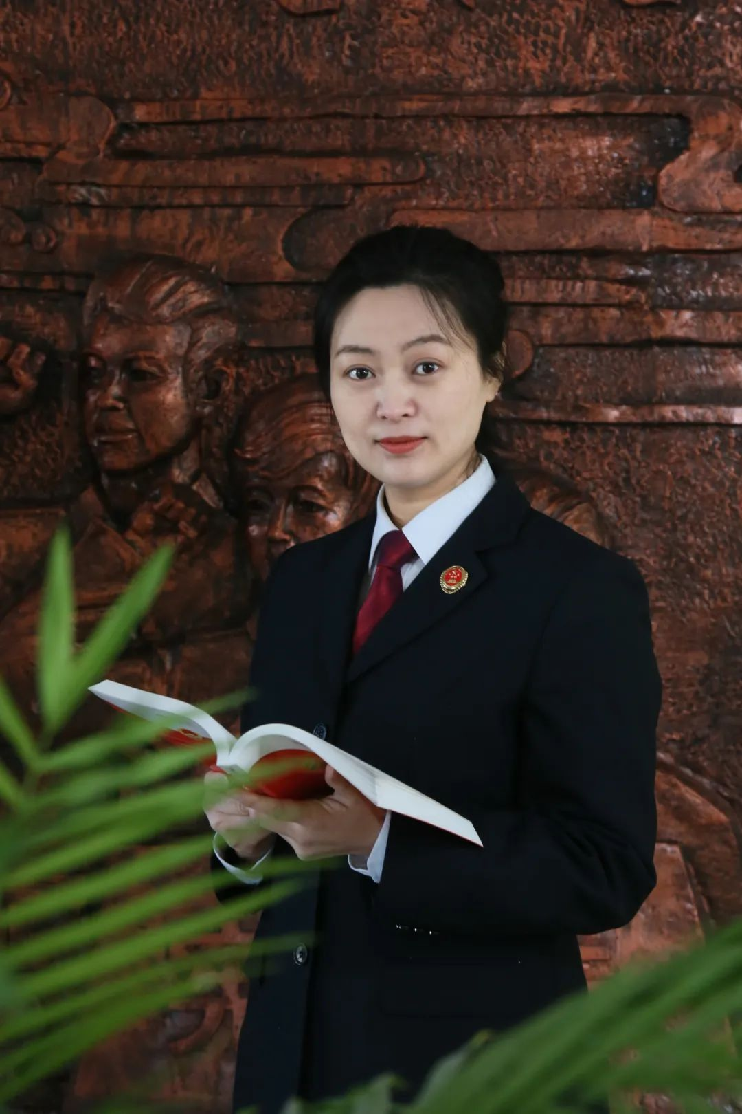 其中,阿荣旗检察院副检察长刘丽荣获全国维护妇女儿童