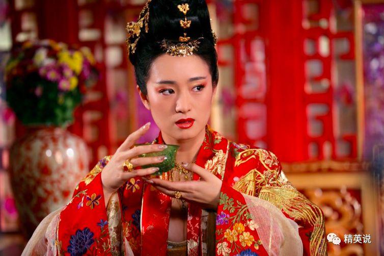 巩俐花木兰惊艳亮相张艺谋妻子晒儿子留学合影两种选择两种不同人生