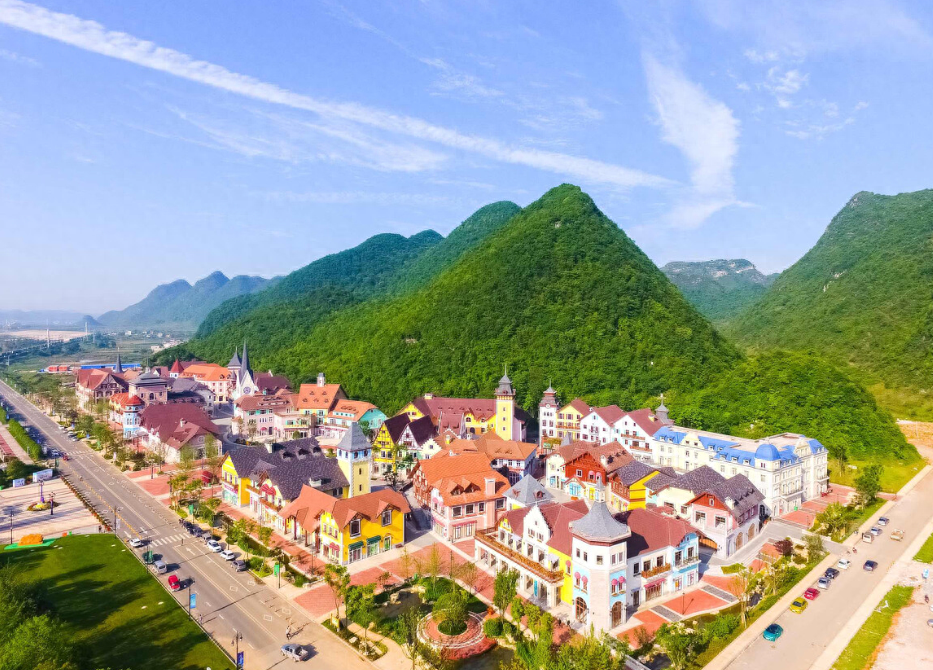 贵安云漫湖休闲旅游景区4a级位于贵阳市乌当区羊昌镇,花画小镇是一个