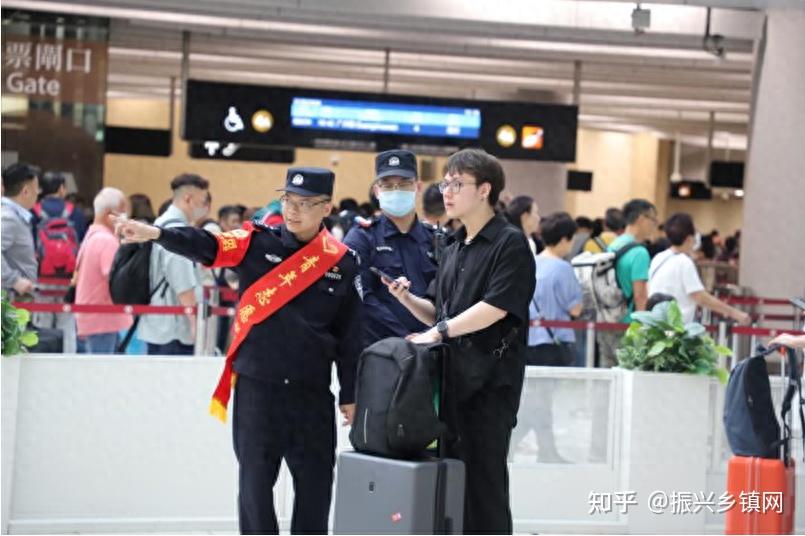深圳铁路公安处西九龙站派出所全力确保双节期间旅客出行安全