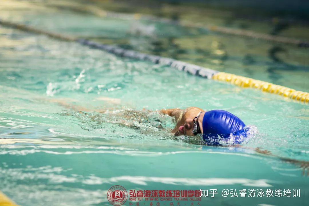 游泳技巧 | 自由泳轻松翻滚转身技巧,拿走不谢! - 知乎