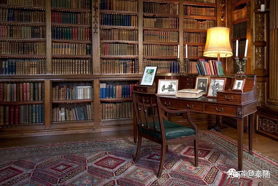 图片28:图书室里伯爵的专用书桌图片29:剧中出现的图书室其实剧中没有