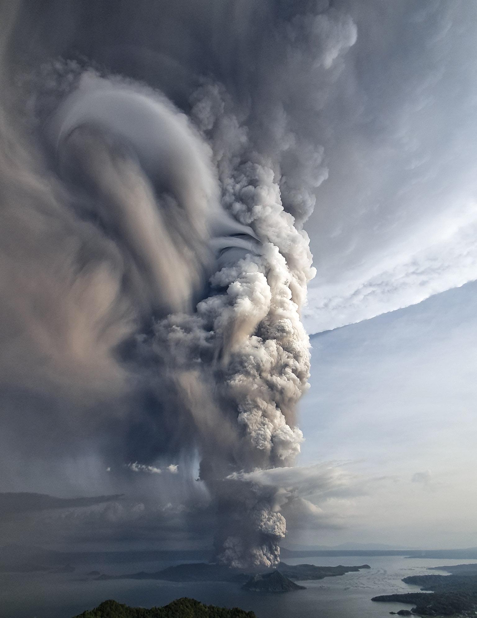 为什么火山喷发会导致飞机停飞?