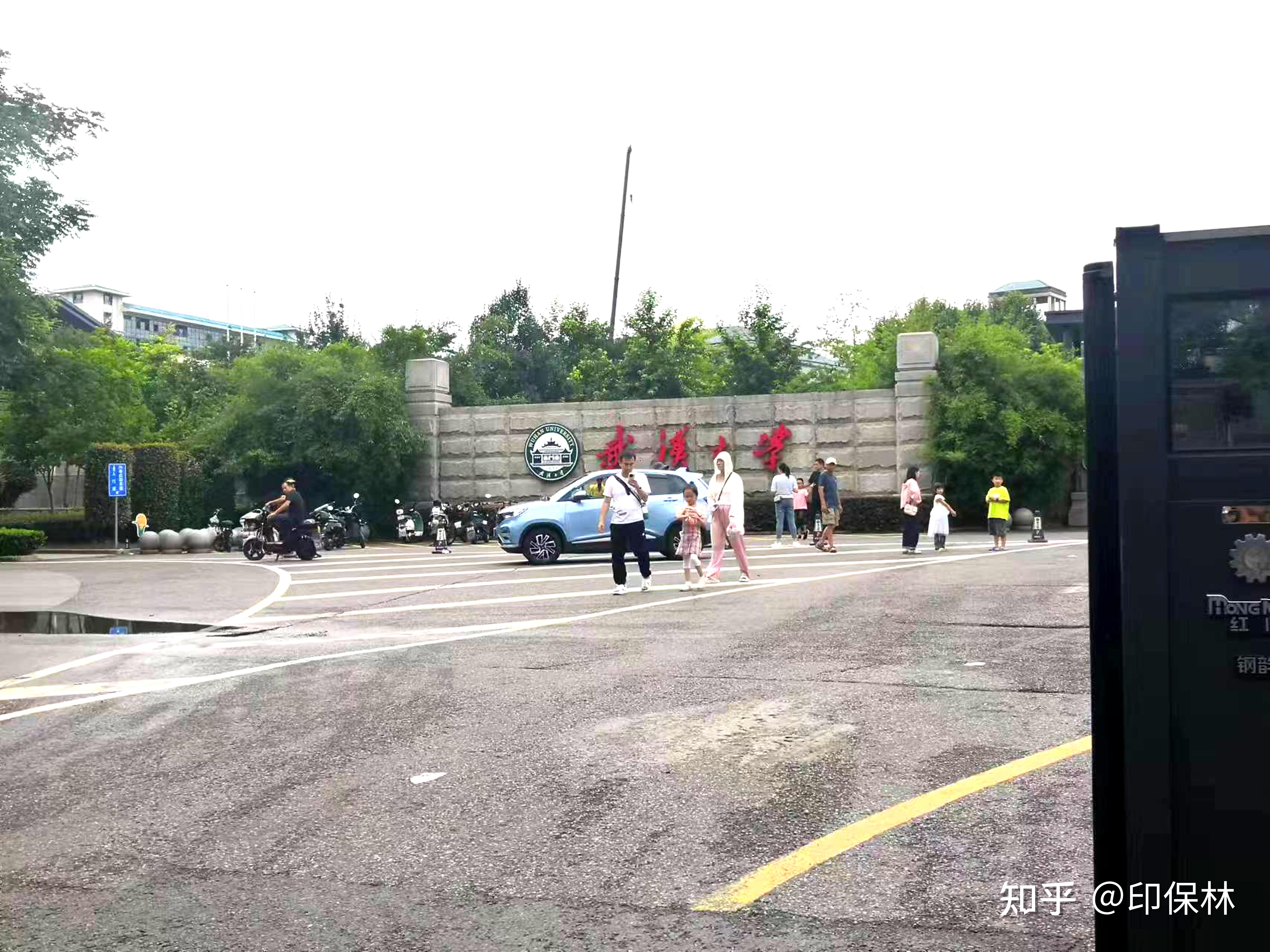 湖北省荆州市洪湖市第一中学2023级同学参观风景秀丽的武汉大学.
