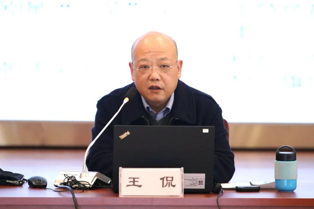 会上,王侃教授引经据典,旁征博引,结合改革开放以来的历次六中全会的