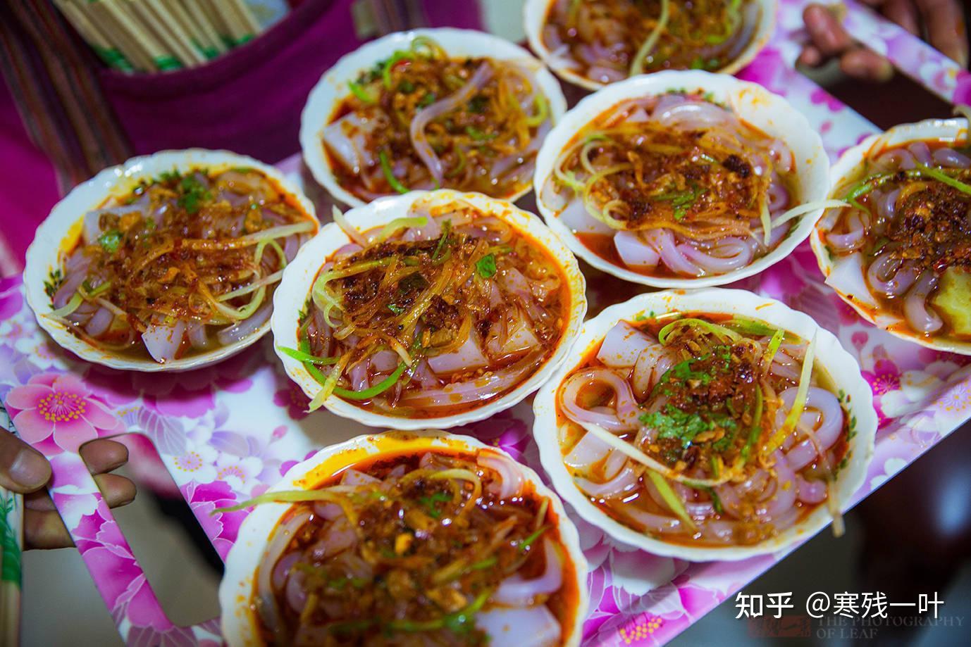 新疆最好吃的烤包子在和田,一个10元一天卖4000个,动作慢买不到