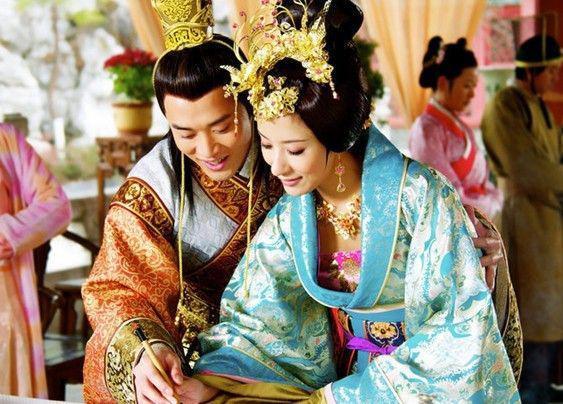 万贵妃原本是皇上的奶妈后来晋升为贵妃