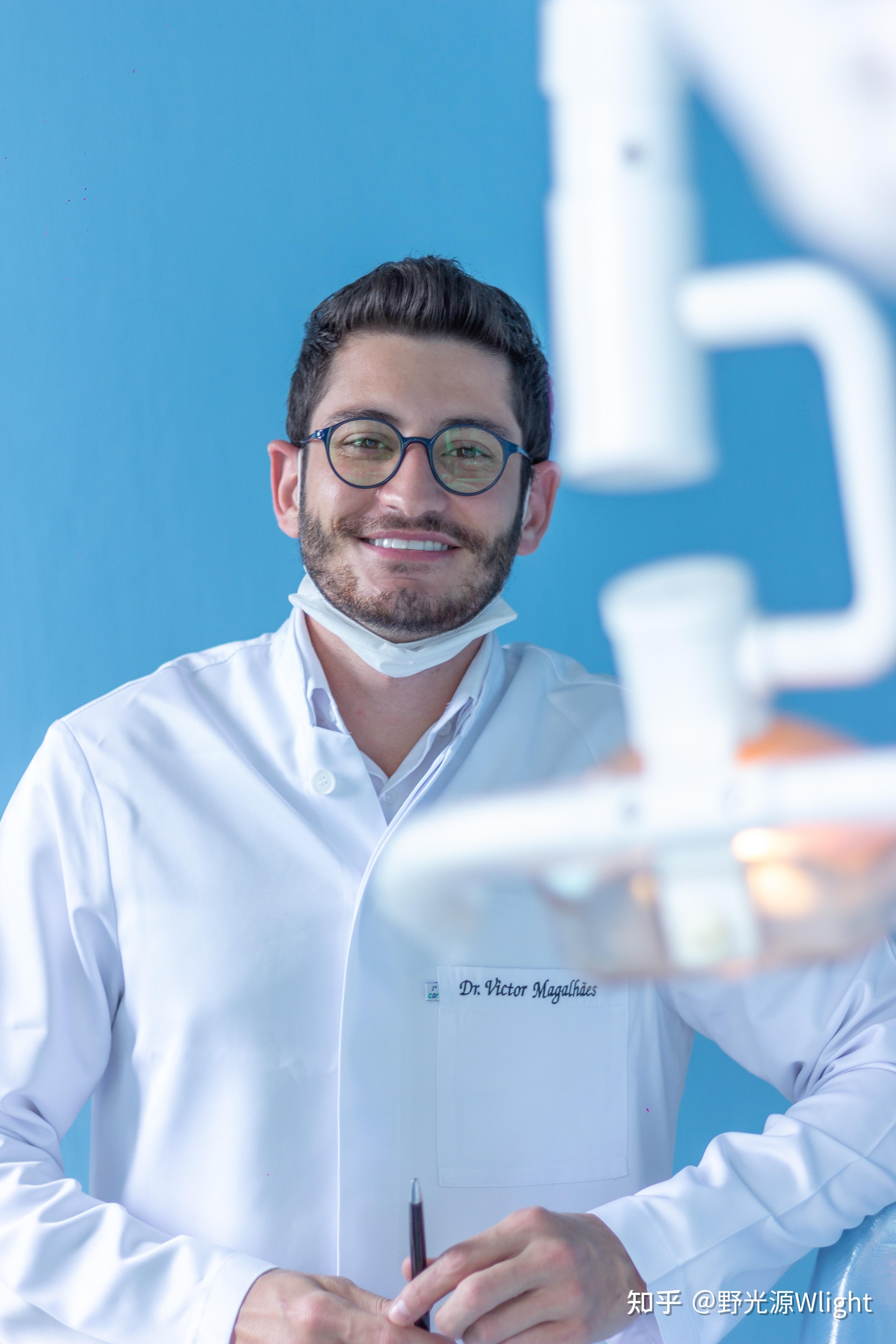 你只知道近视可以手术了但你知道医生为什么还戴眼镜吗