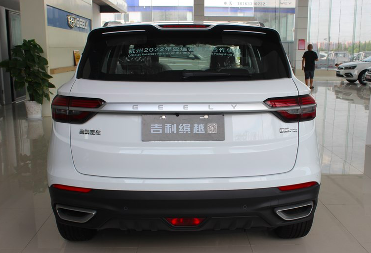 进店实拍2020款吉利缤越pro白色车身很时尚配自动泊车入位