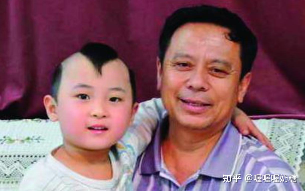 6岁上春晚8岁去世父母的摇钱树邓鸣贺的悲剧该由谁买单
