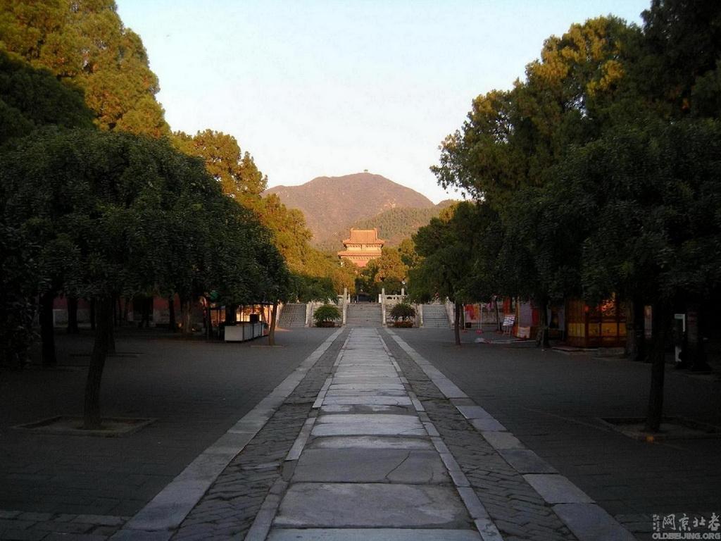 [图说]古今影像大明十三陵－－十五，明神宗万历帝朱翊钧定陵之开放的皇陵-明十三陵背后的帝王传奇