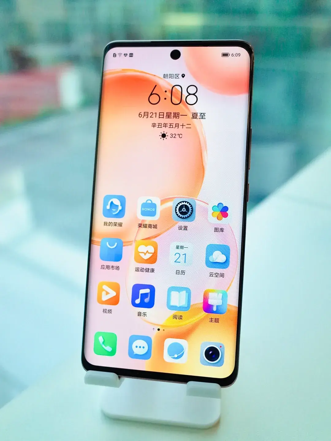 华为nova8和荣耀50那个更香,女生,不玩游戏?