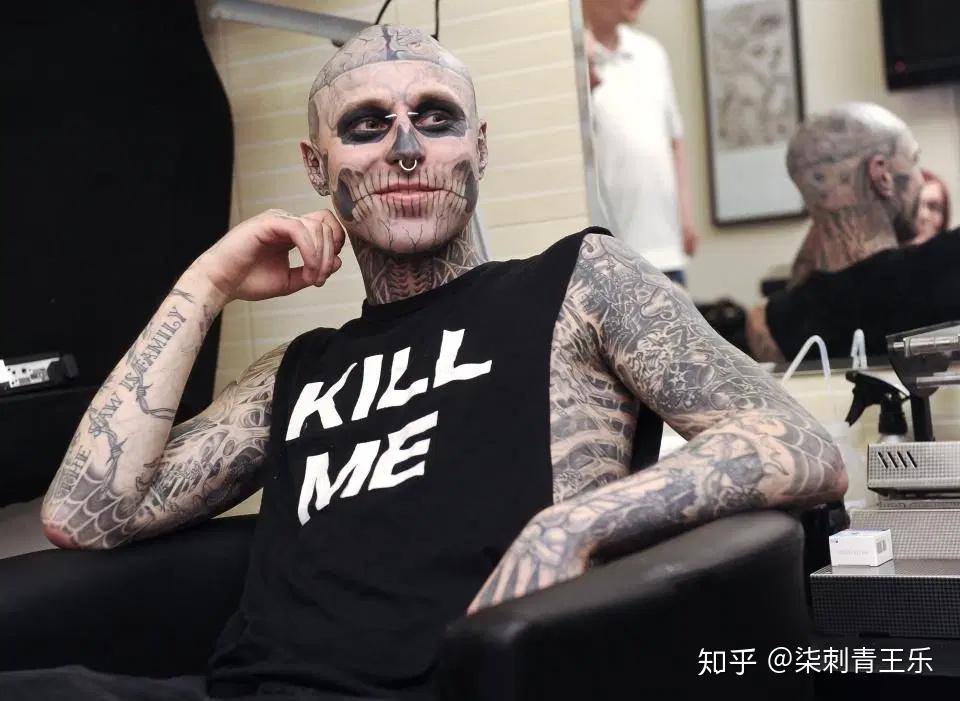 纹身无用第一期生活中的僵尸男孩rickgenest