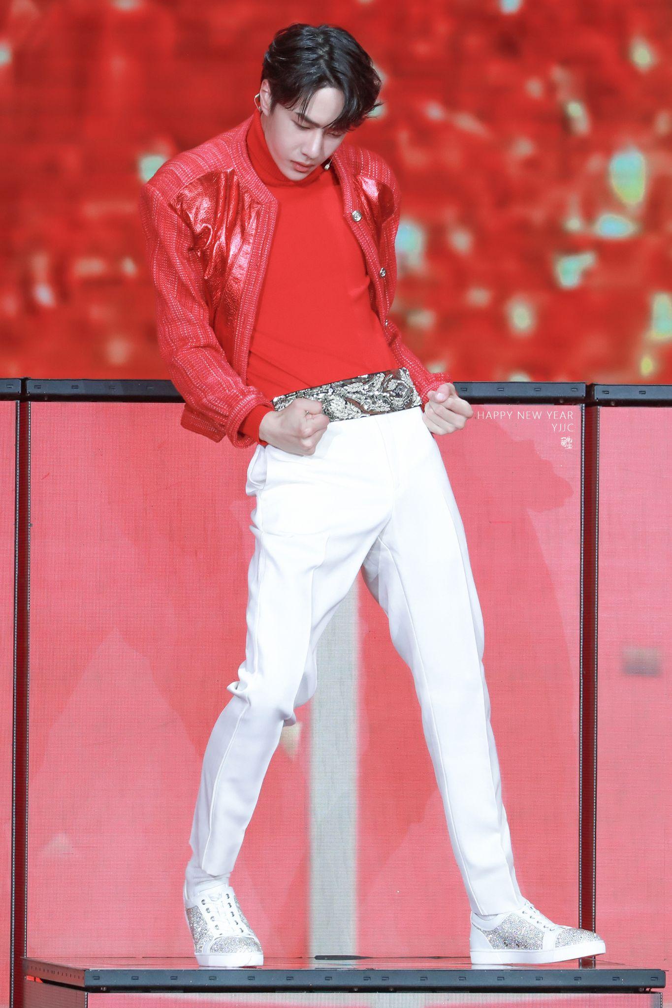 如何评价刘德华关晓彤王一博在2021央视春晚上表演的牛起来