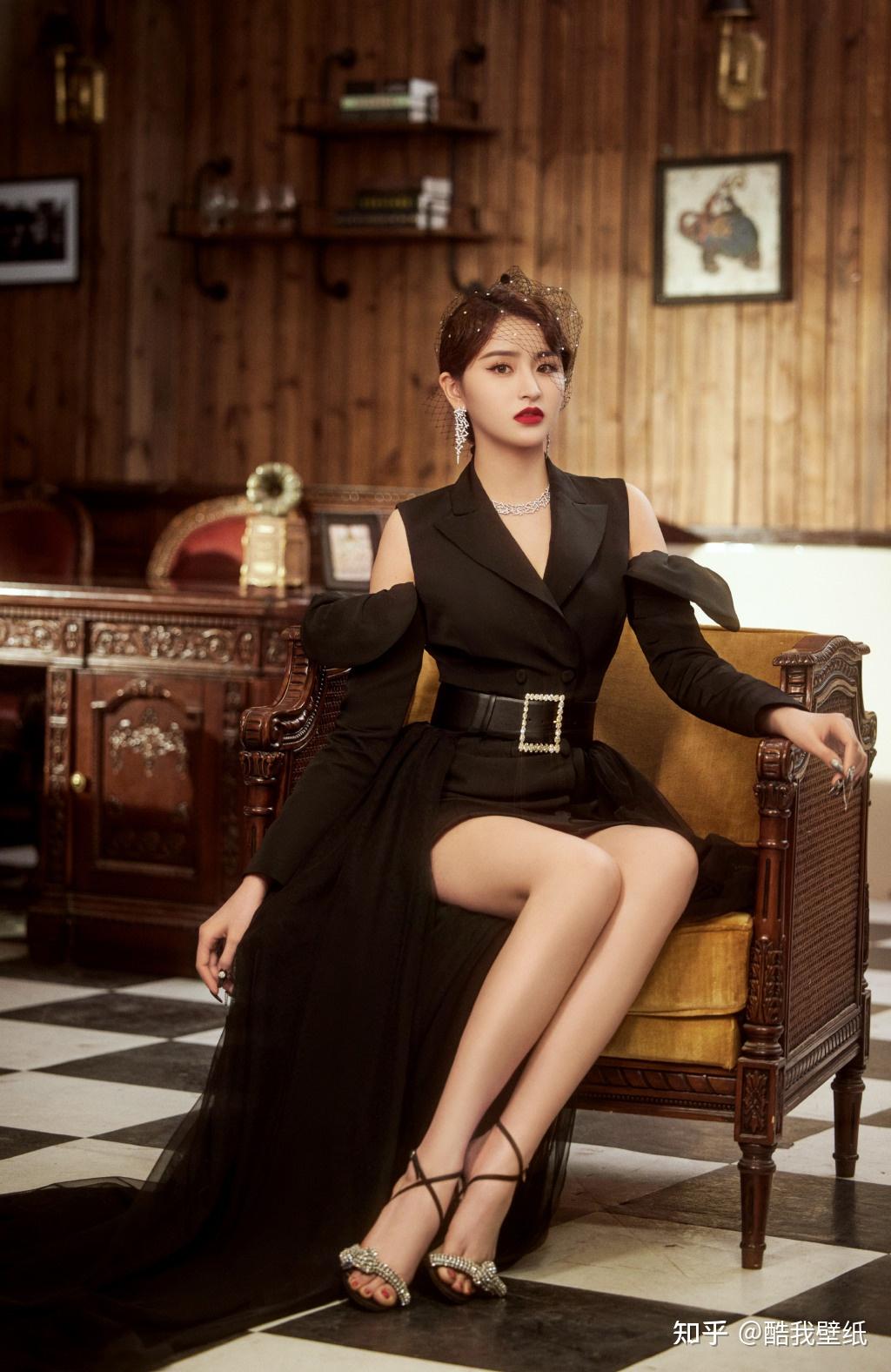 金子涵金曲青春造型红唇黑纱复古又优雅上热搜网友评论亮了