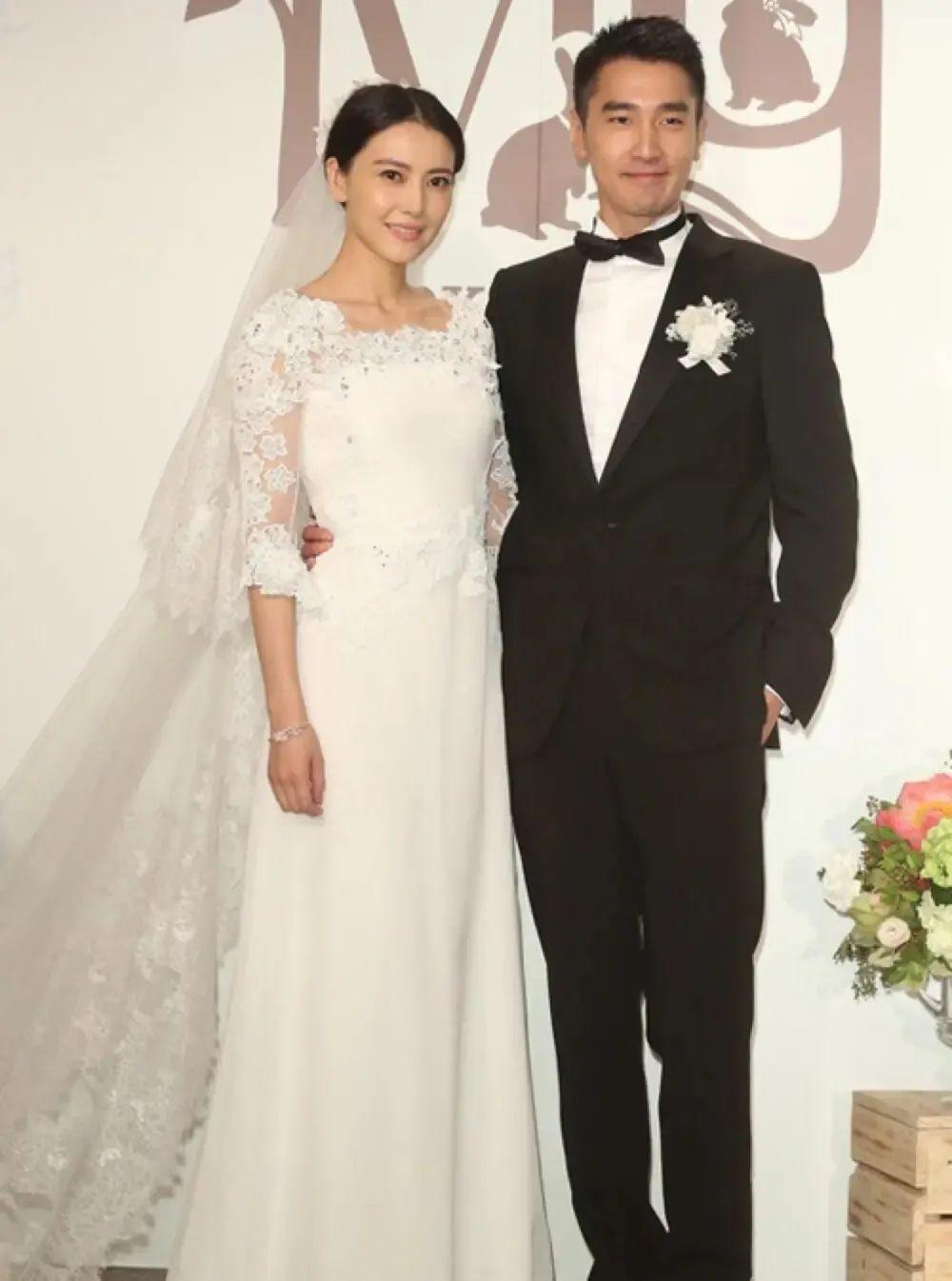 48岁贾静雯我离婚多亏了高圆圆