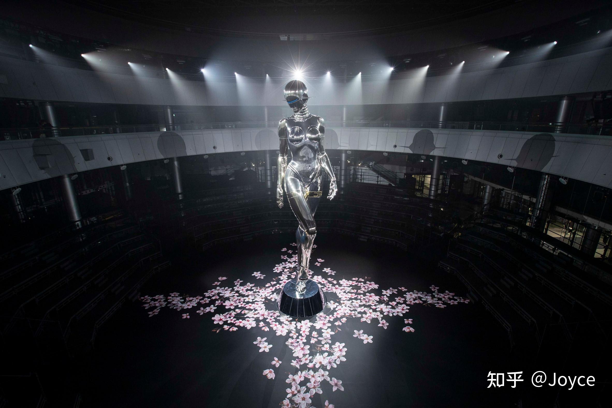 空山基的性感机器人有了专属sneaker