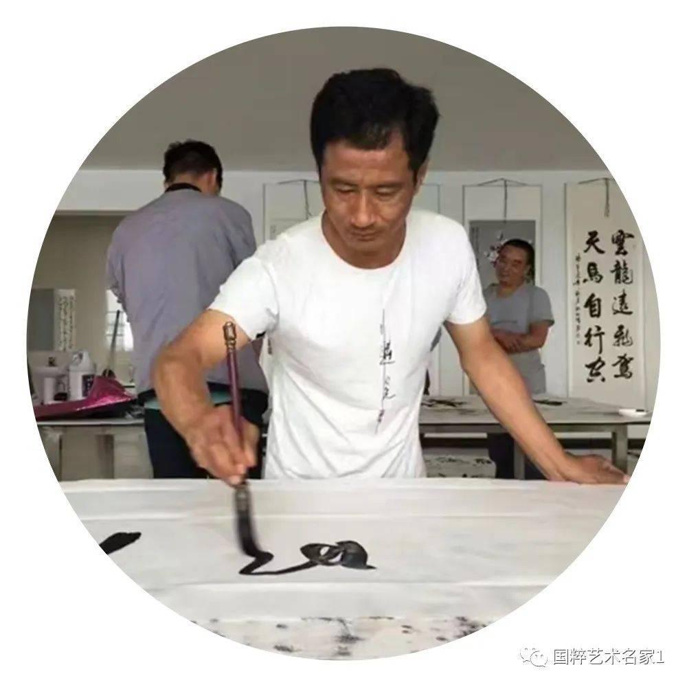 艺术简介:成岗,常用名成钢,字清泉,书法家,一九七