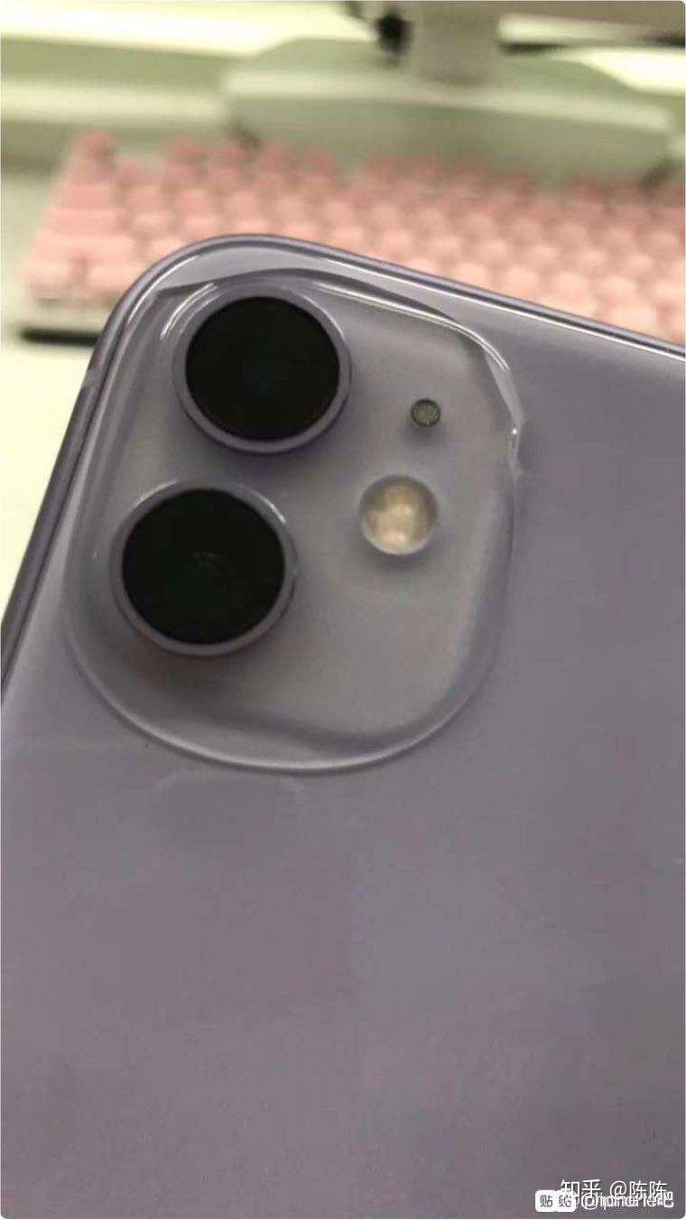 苹果11后摄像头面板正常使用开裂