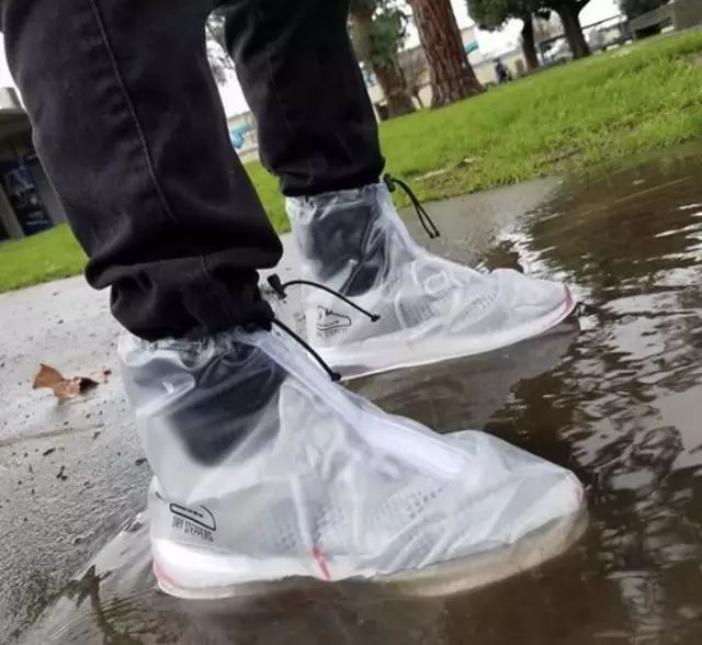 雨鞋套推荐几款下雨必备战靴"防水小斗士"湿漉漉的鞋子,袜子紧贴皮肤