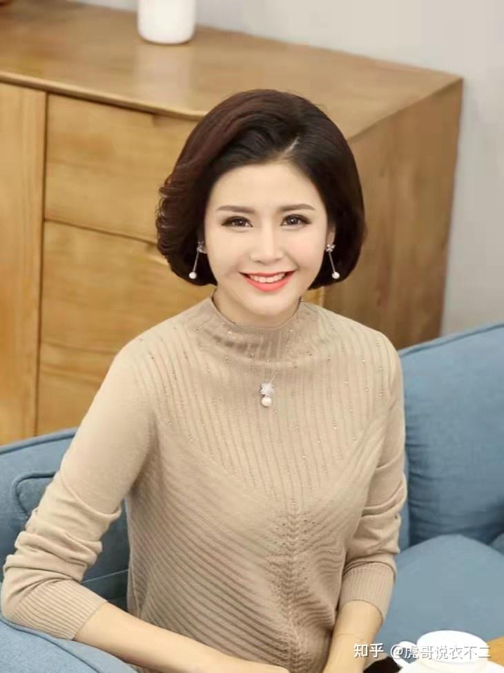 谁说"大妈装"一定老气?瞧瞧这组冬季打扮,优雅舒适又提气质