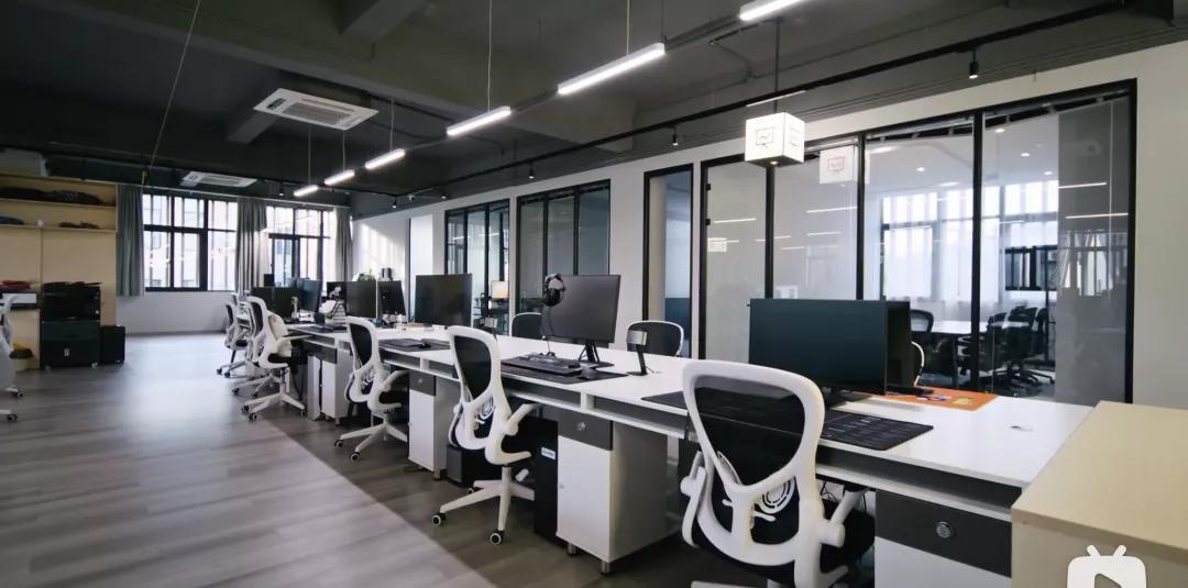 至于为什么会想到租办公室这件事情,原因就在我看到了b站百万up主影视