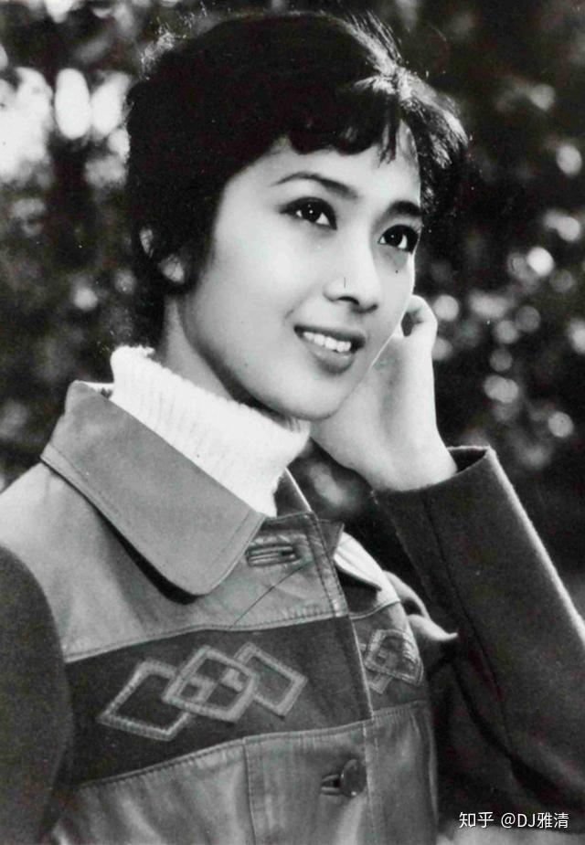 20张明星黑白照,80年代的男神女神,纯真年代的记忆,多么美好 - 知乎