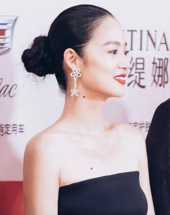 美人计看女明星有没有气质梳个大光明盘发就知道