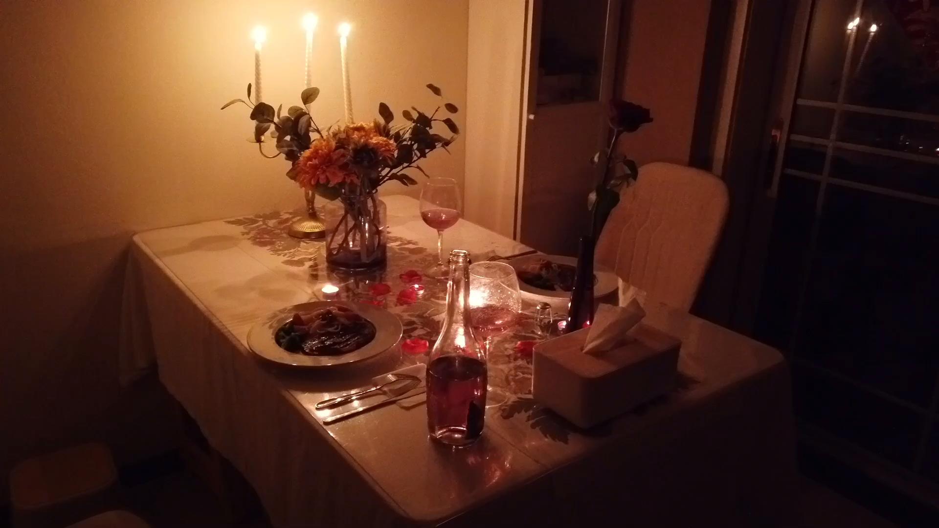 订婚宴会。浪漫的烛光晚餐。照片摄影图片_ID:415081183-Veer图库