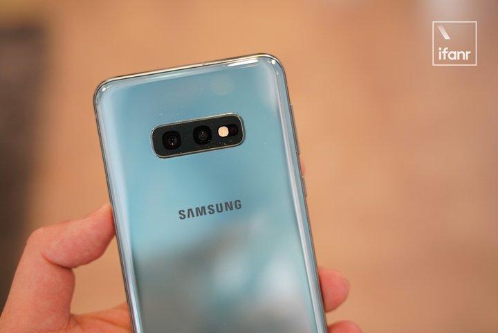 三星galaxys10首發體驗標杆旗艦有兩種三星屬於後一種