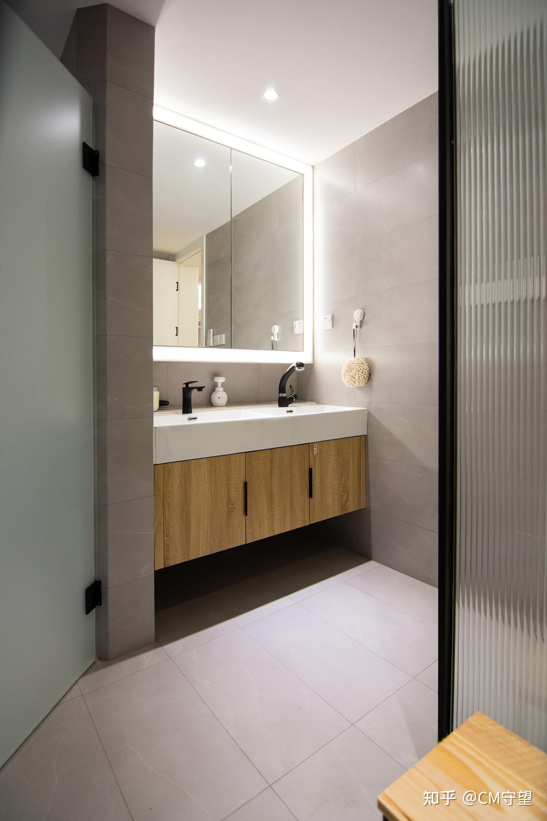 不大的卫生间除了要三分离还要更衣区