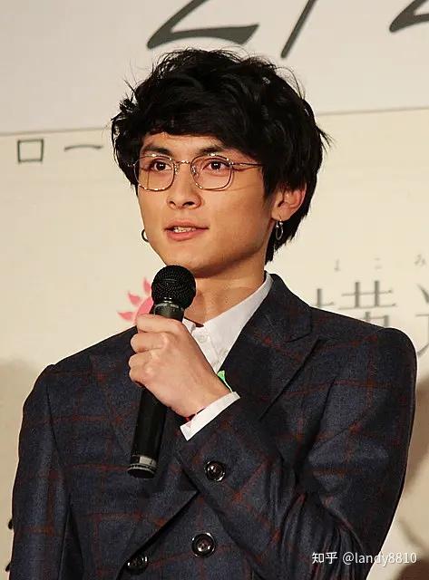 《横道世之介》剧照 - 知乎