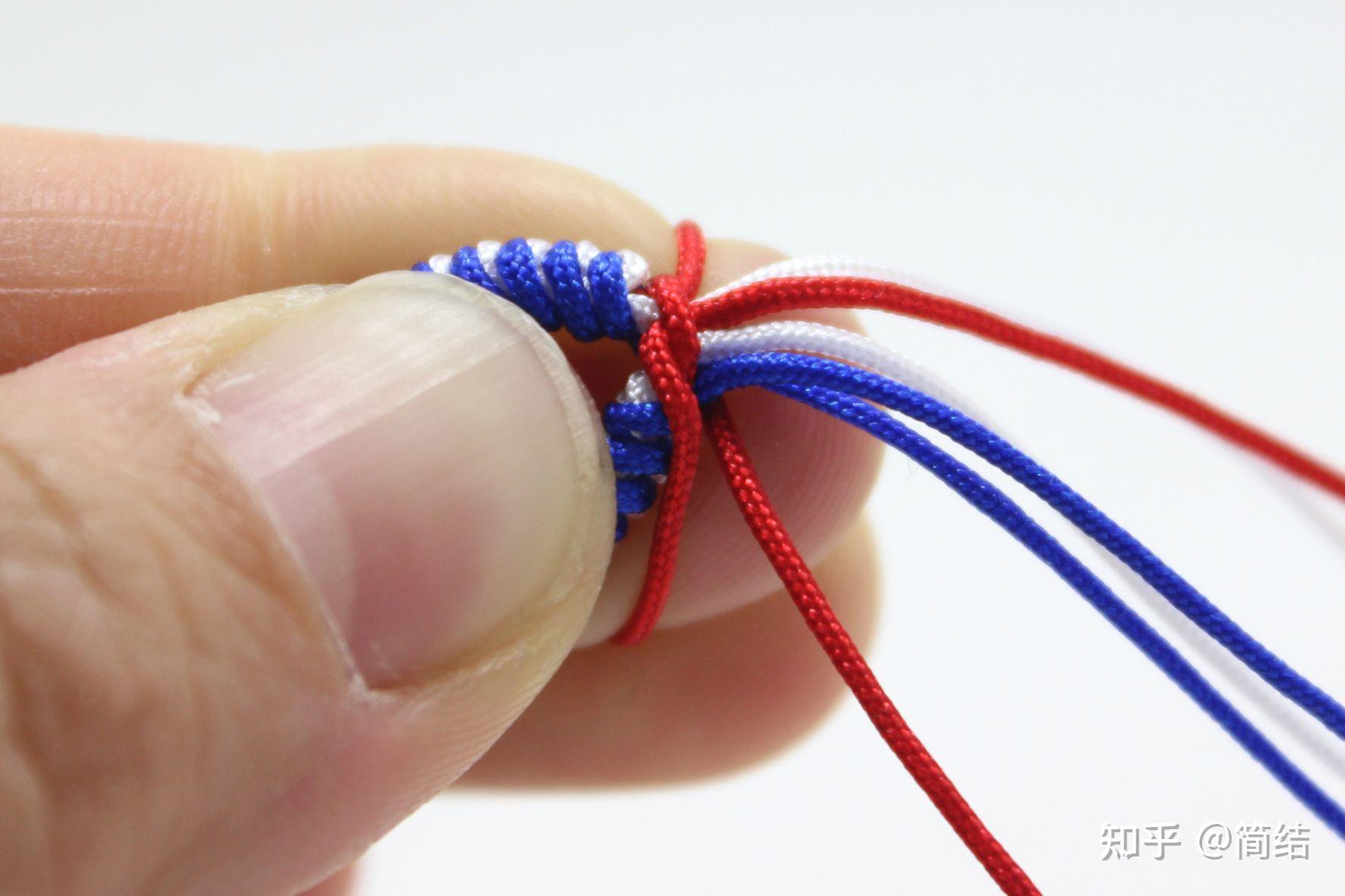 私房红手绳,名字叫做八股平安绳,因为它主要是由八股平安结编织的寓意