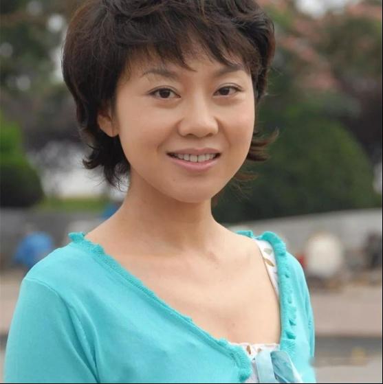 闫妮:离婚那年老了10岁,公婆含泪不舍她离家,怒骂儿子太不争气