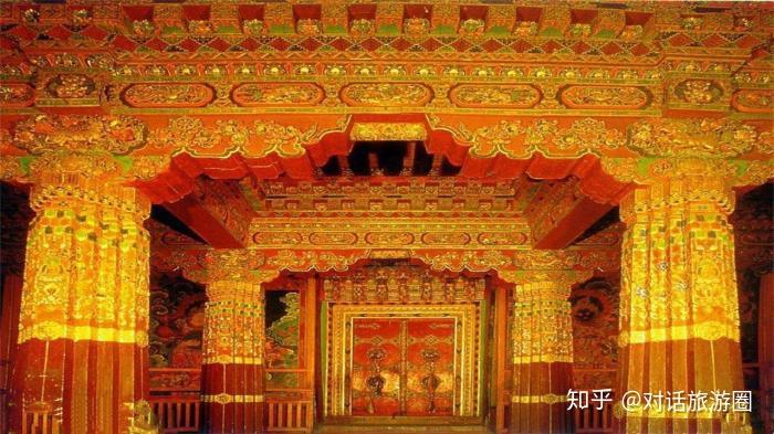 布达拉宫主体建筑分为白宫和红宫两部分.