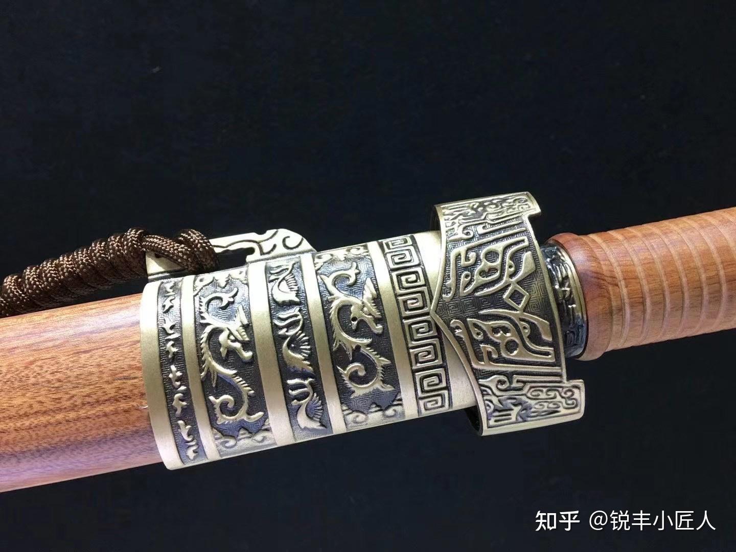 百炼钢瓦面卧龙剑