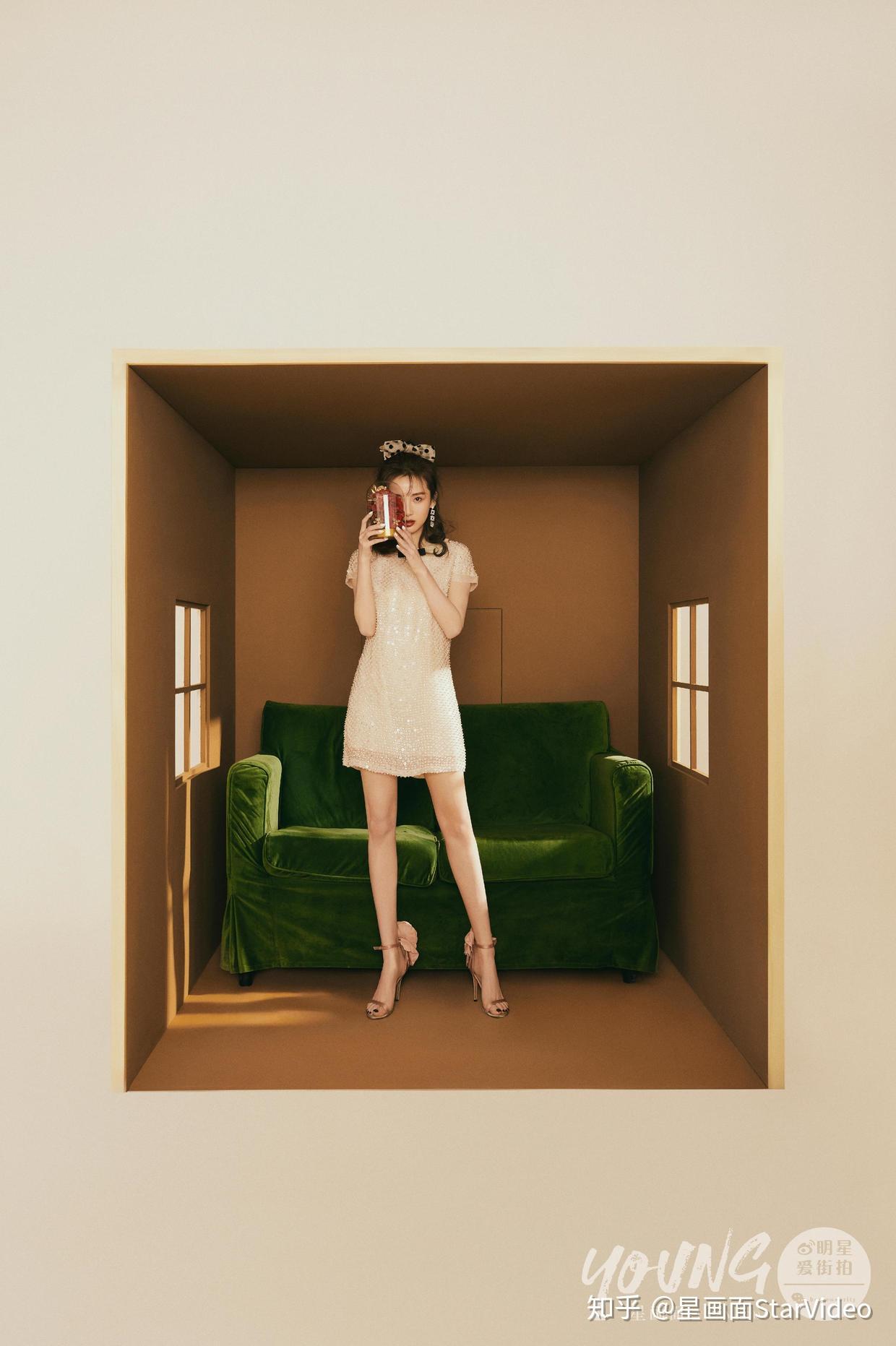 顶珠连衣裙:miumiu首饰发饰:miumiu高跟鞋:gz耳饰:abybcharming永生花