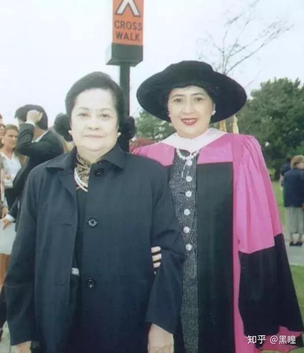 宝咏琴二话不说,说服母亲钟全英将自己的住房抵押给银行,融资给女婿做