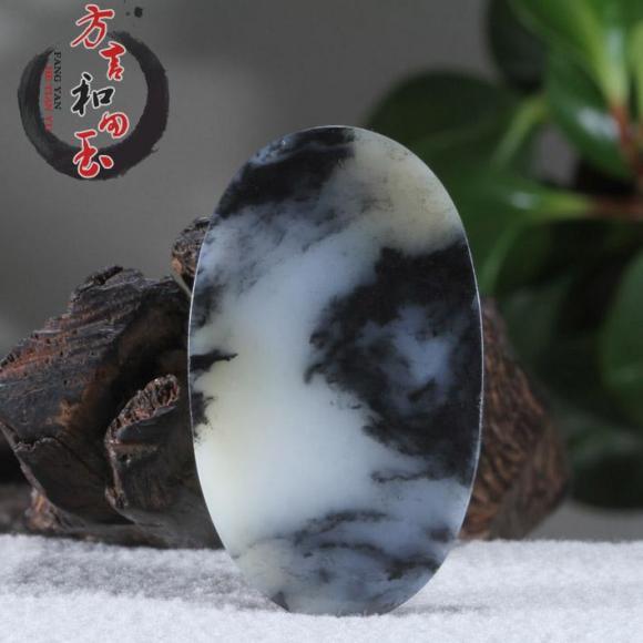 方言和田玉知识普及如何鉴别墨玉青花料是什么玉和田墨玉强光下能透光