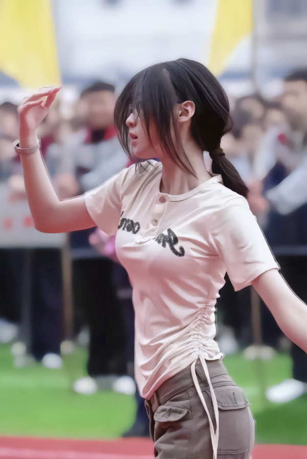 A4腰柚子胸,细枝挂硕果,堪称极品女生身材 - 知乎