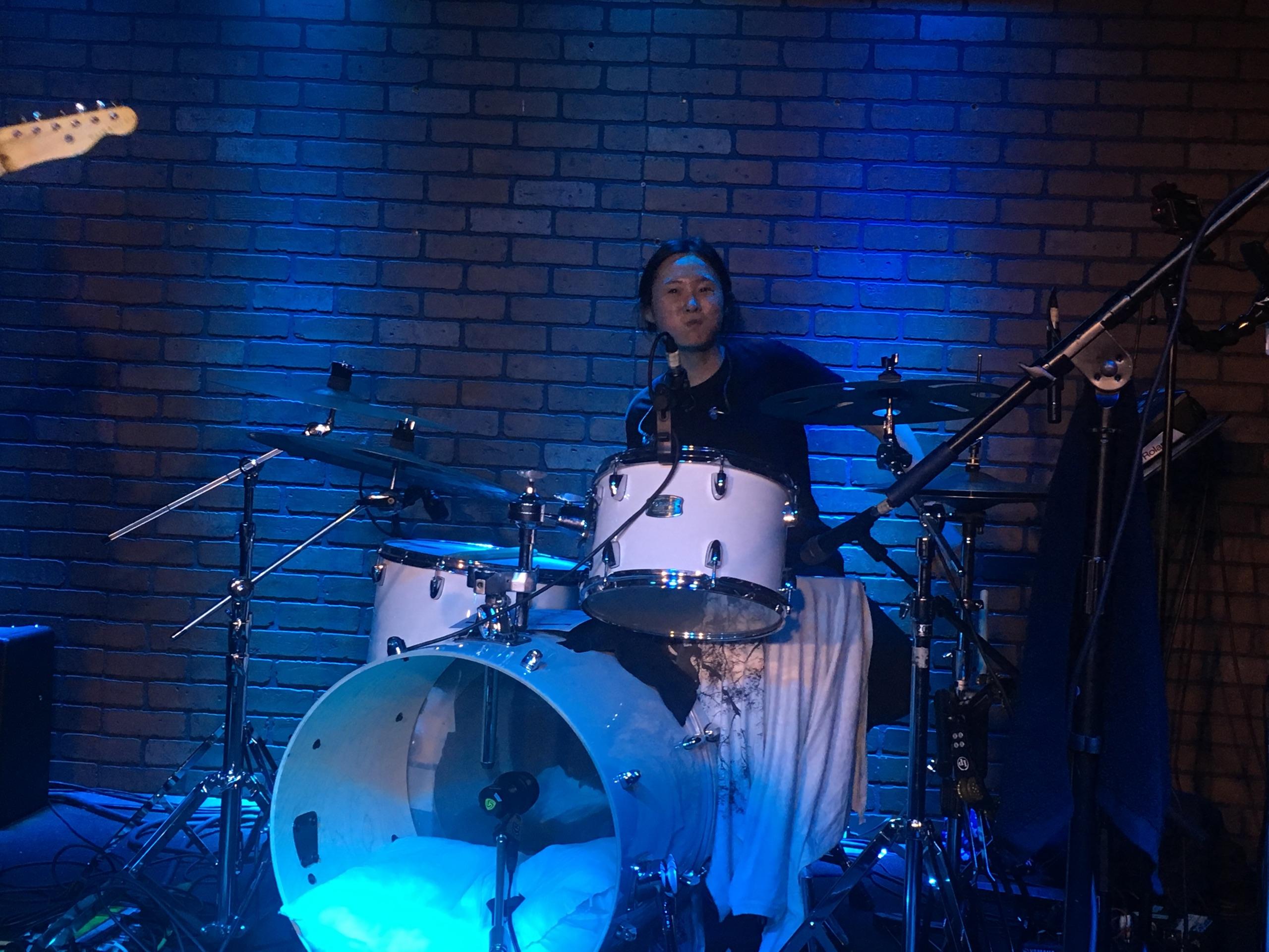 据台媒报道草东没有派对鼓手蔡忆凡被发现在防疫旅馆去世,消息属实吗?