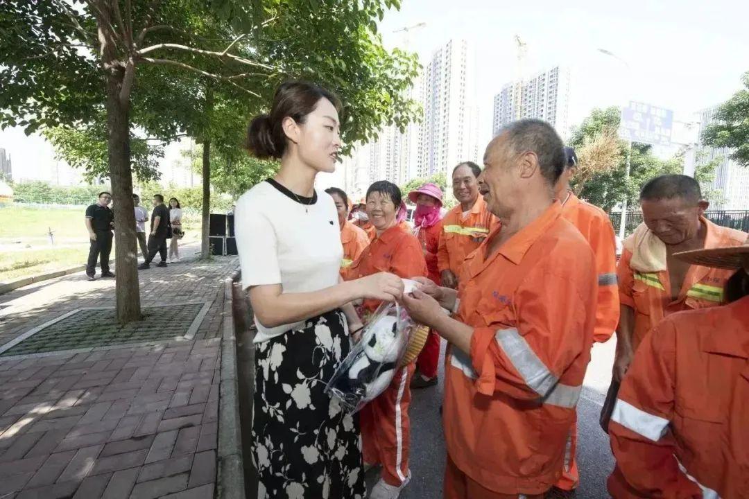 致敬合肥建设者，四川邦泰千份礼包送清凉 - 知乎