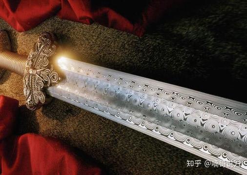 大马士革刀刀背上的凹槽是干什么的