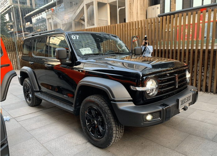 在外观上,wey坦克300这款车型之所以用"坦克"来命名,足以见得长城汽车