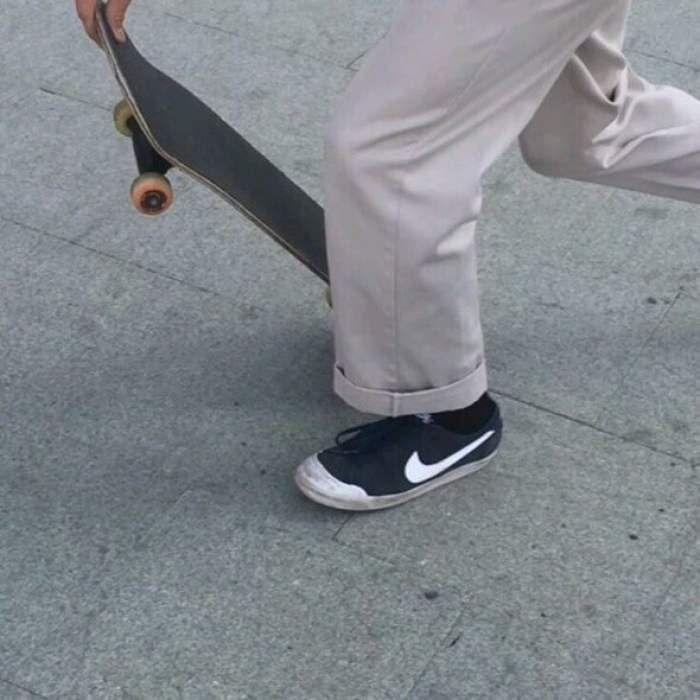 求关于滑板的情侣头像