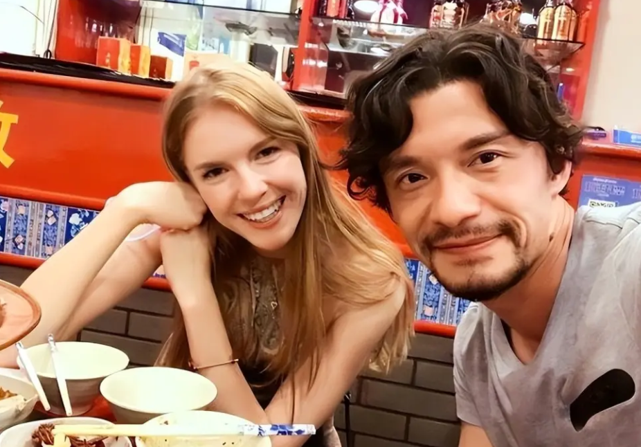 谢晖情人节50岁大婚梅开二度虽然国足技术不太行但是选太太很在行你不