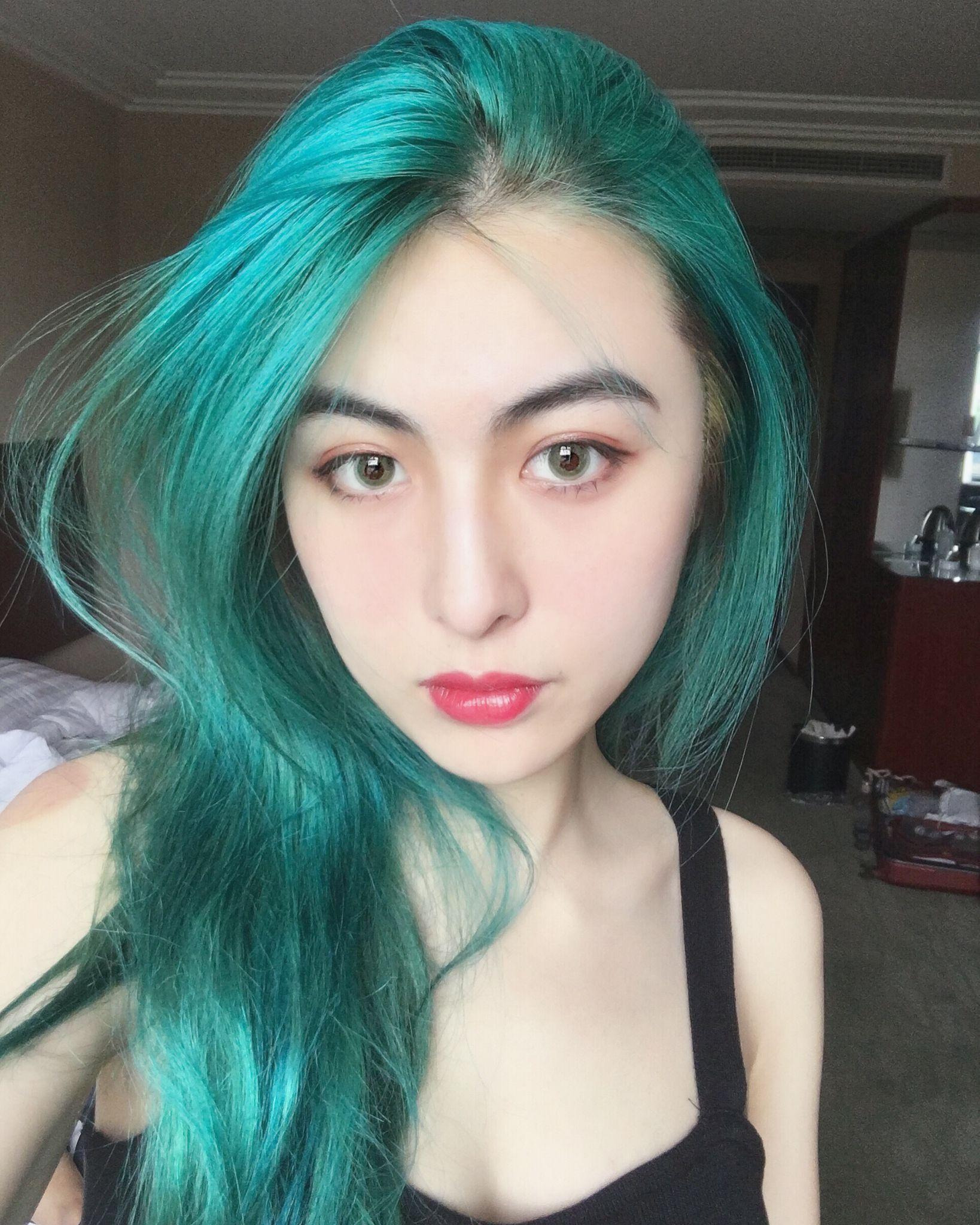 染蓝绿色的头发是种怎样的体验?